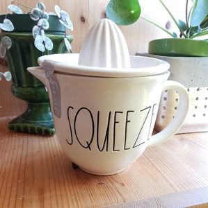 Rae Dunn Squeeze Juicer and pitcher